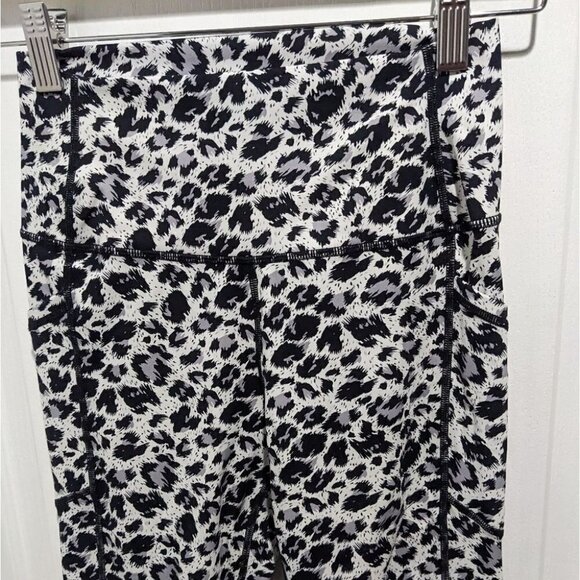 ZYIA | Snow Leopard Brilliant 7/8 Leggings - Picture 11 of 11